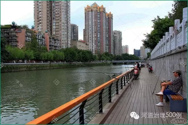 现在的府南河河面整洁,但水质依旧不佳 现在的府南河河面整洁,但水质依旧不佳