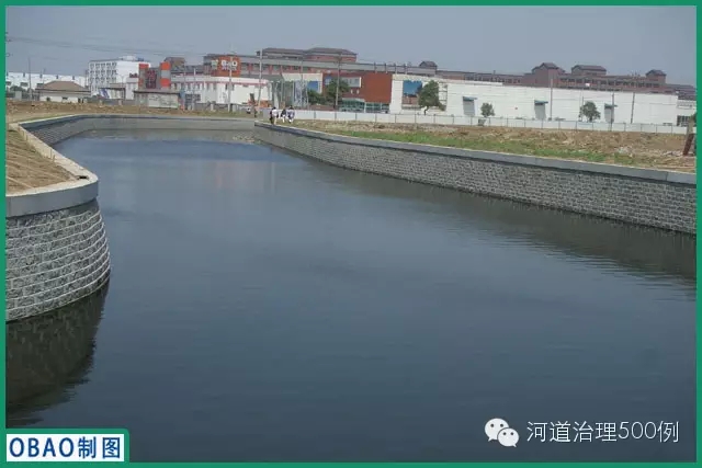 干净的河道表面 干净的河道表面