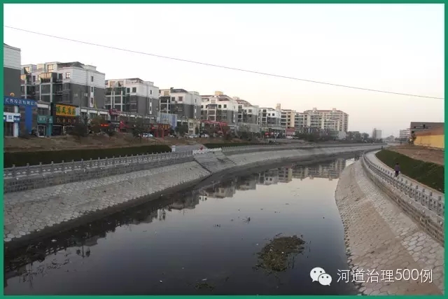 冰冷的清潩河两岸毫无生机感 冰冷的清潩河两岸毫无生机感